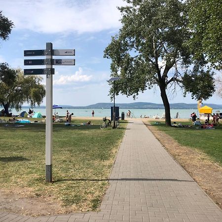 H55 Aparthotel Балатонлеле Екстериор снимка