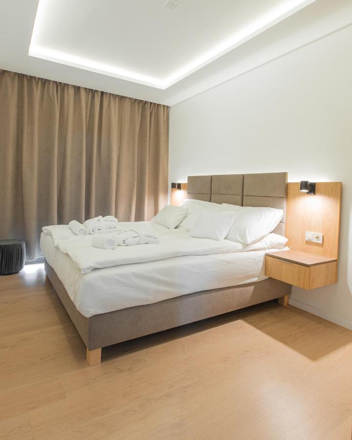 H55 Aparthotel Балатонлеле Екстериор снимка