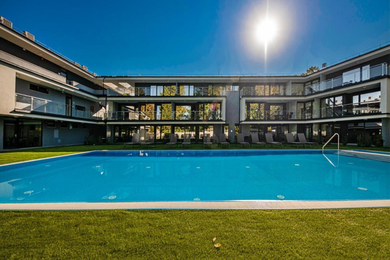 H55 Aparthotel Балатонлеле Екстериор снимка