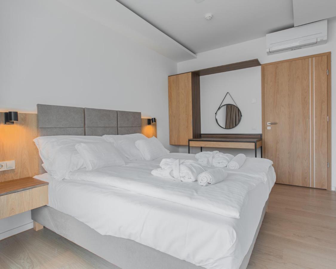 H55 Aparthotel Балатонлеле Екстериор снимка