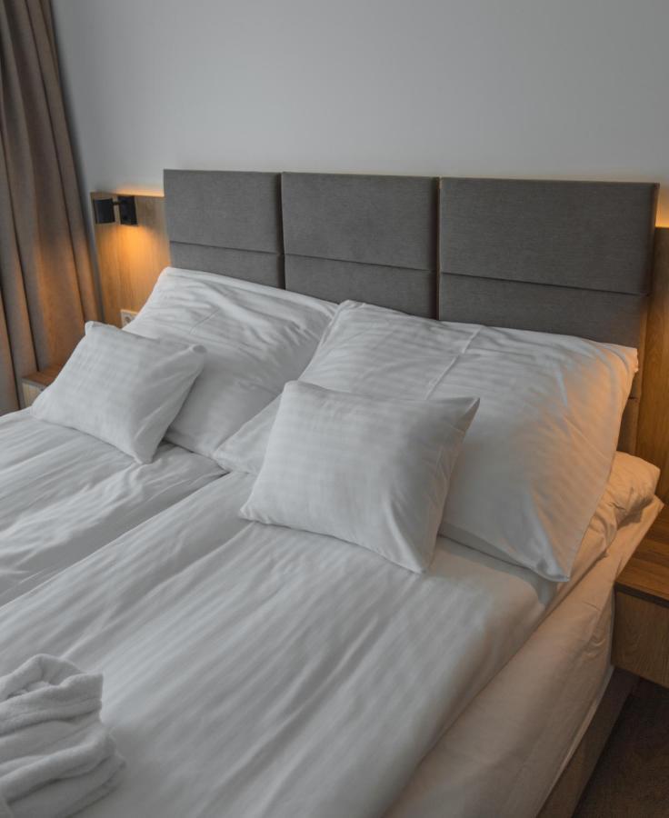 H55 Aparthotel Балатонлеле Екстериор снимка