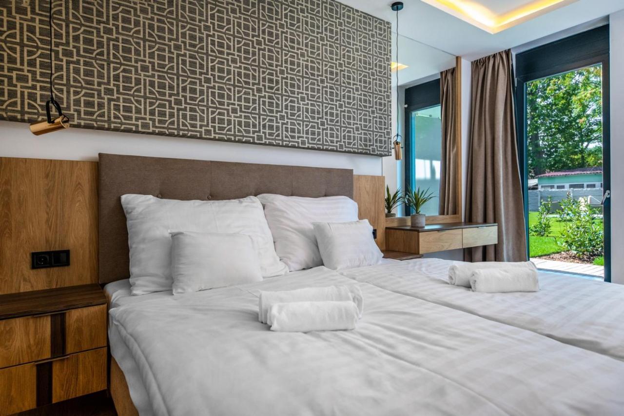 H55 Aparthotel Балатонлеле Екстериор снимка