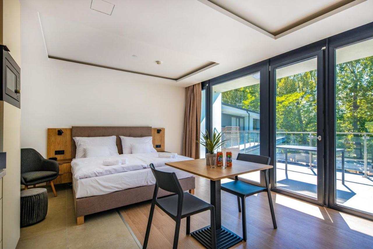 H55 Aparthotel Балатонлеле Екстериор снимка