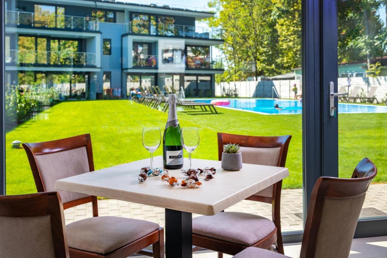 H55 Aparthotel Балатонлеле Екстериор снимка